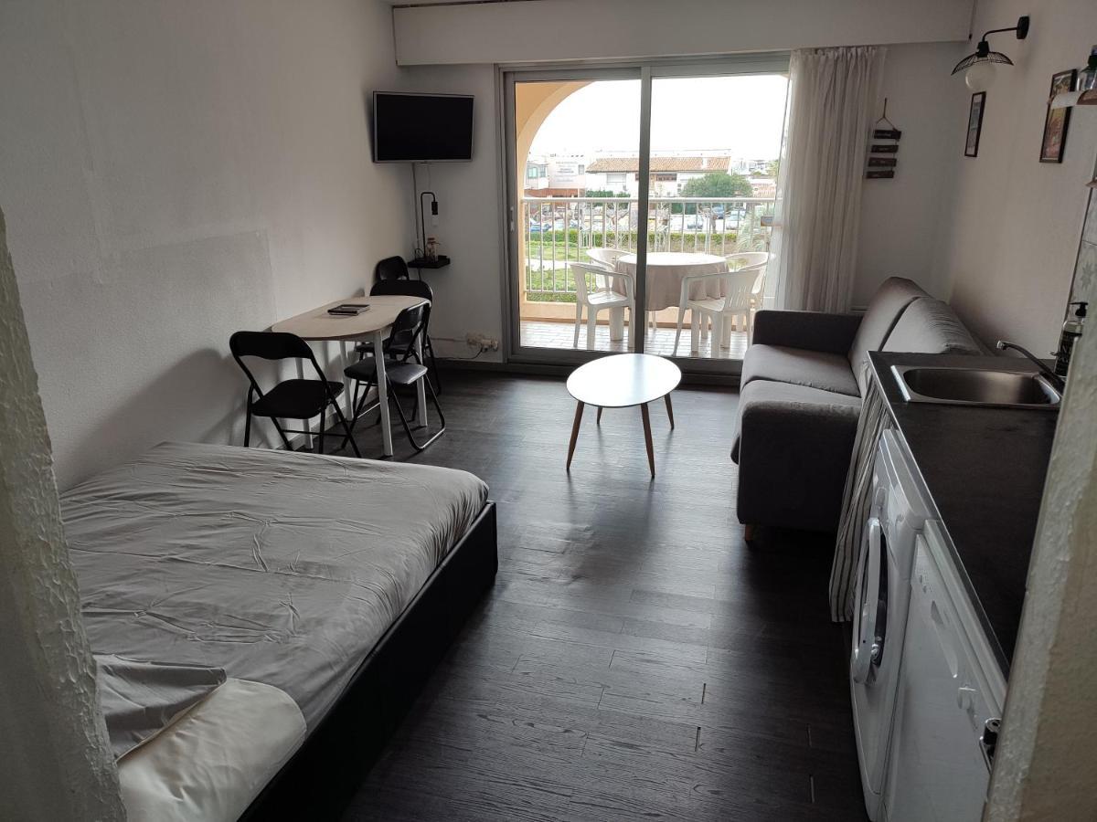 Studio 4 Personnes Avec Vue Sur Le Port Apartment อิแยร์ ภายนอก รูปภาพ
